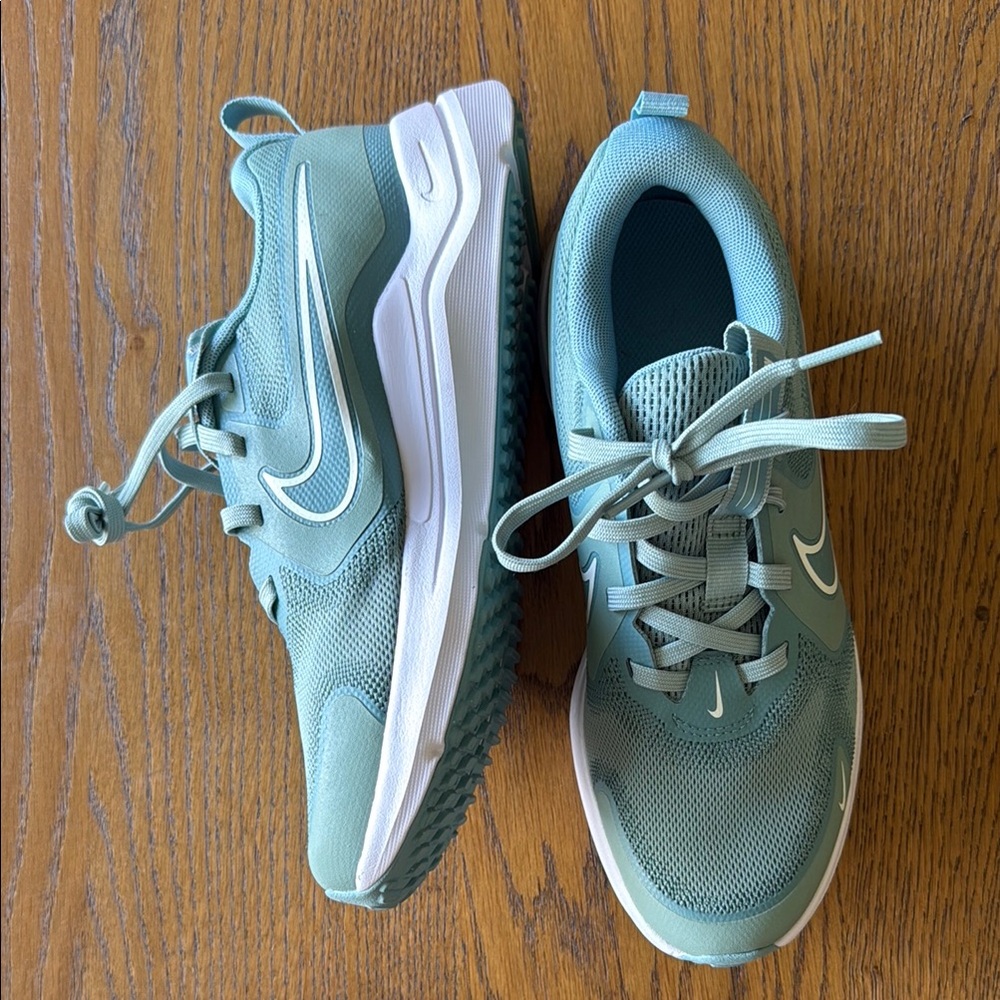 Nike Cosmic Runner NEW